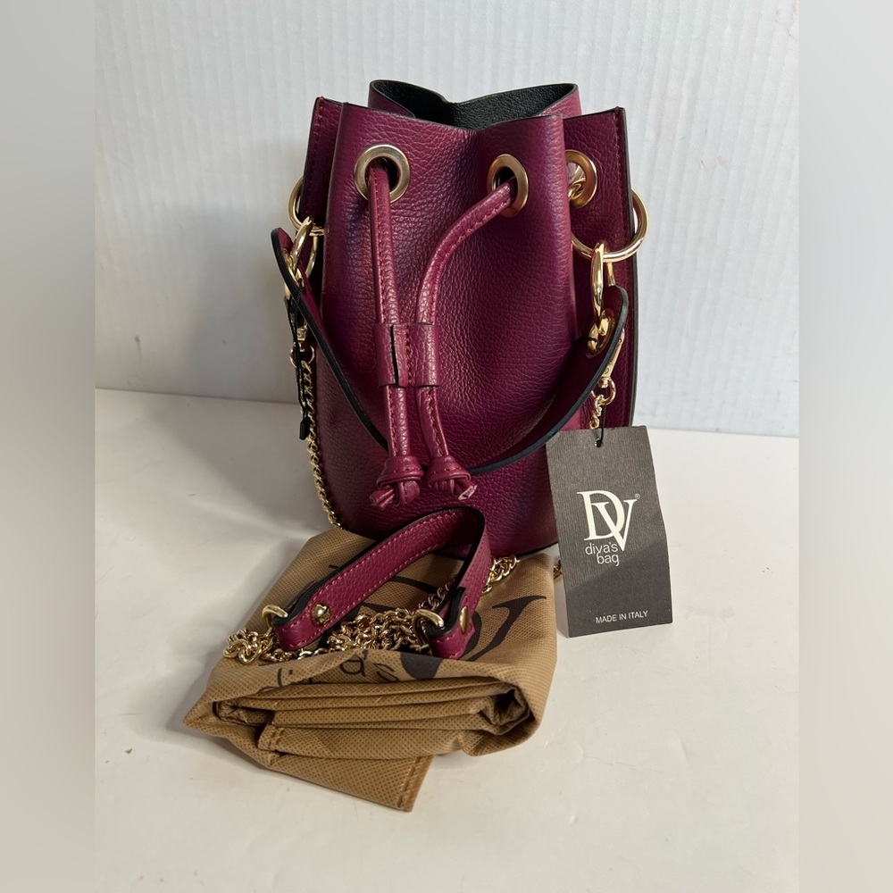 NWT Divas Italian Leather Bucket Handbag